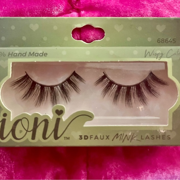 Makeup Bundle NIB - Picture 4 of 10